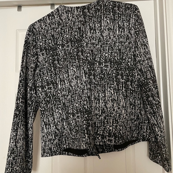 Worn once. Woman’s blazer. - Picture 2 of 3